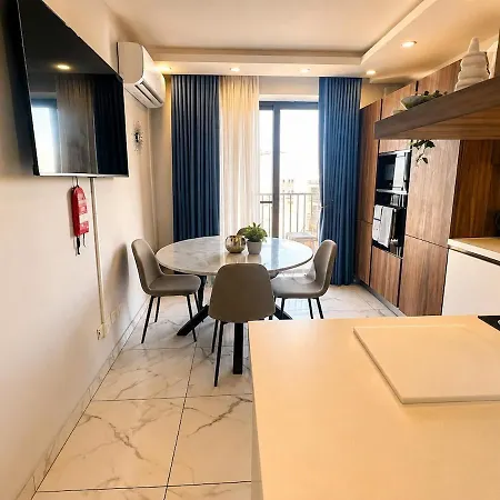 Seaview Penthouse In *